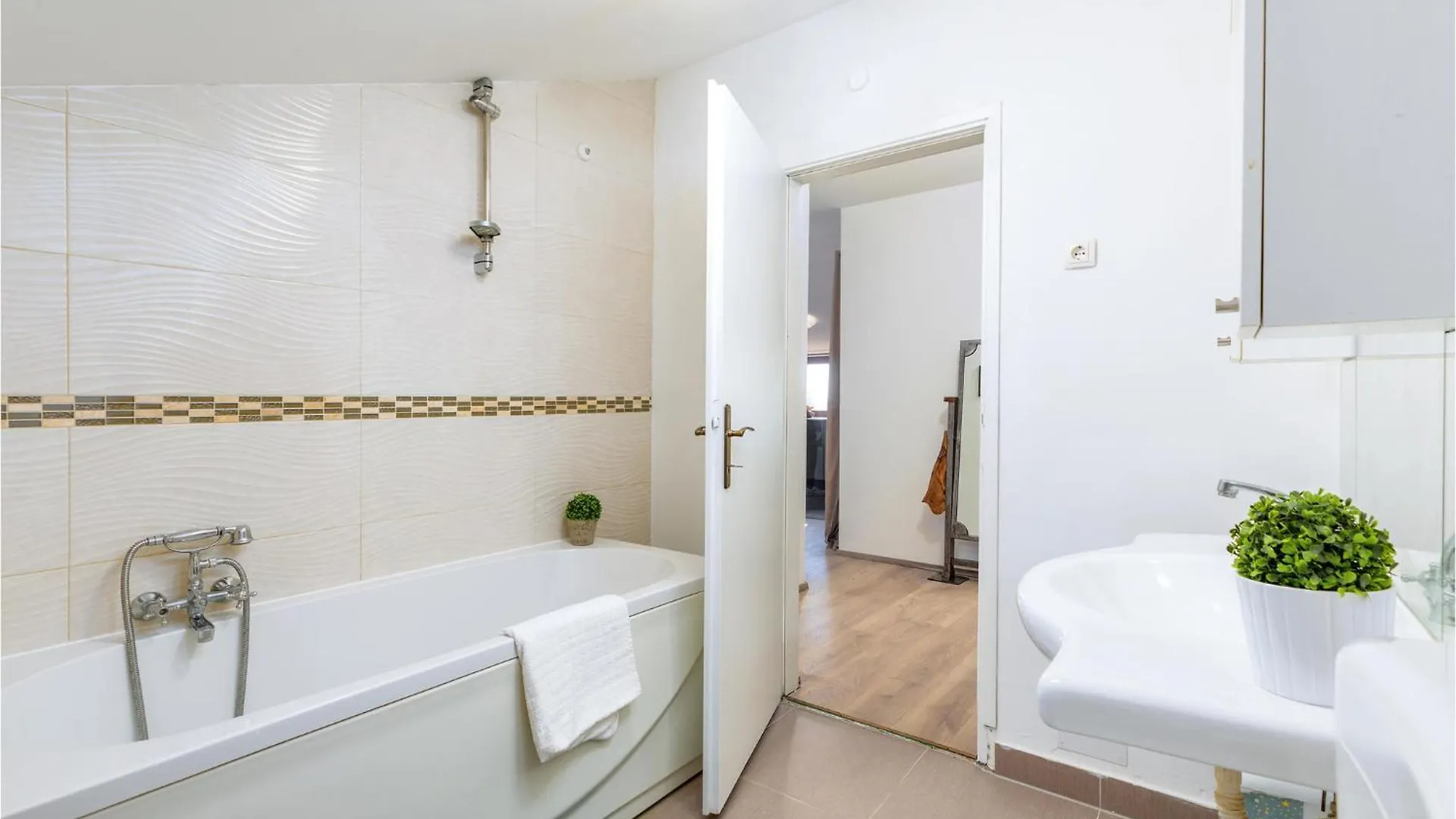 Stunning Apartment In Fazana With Kitchen